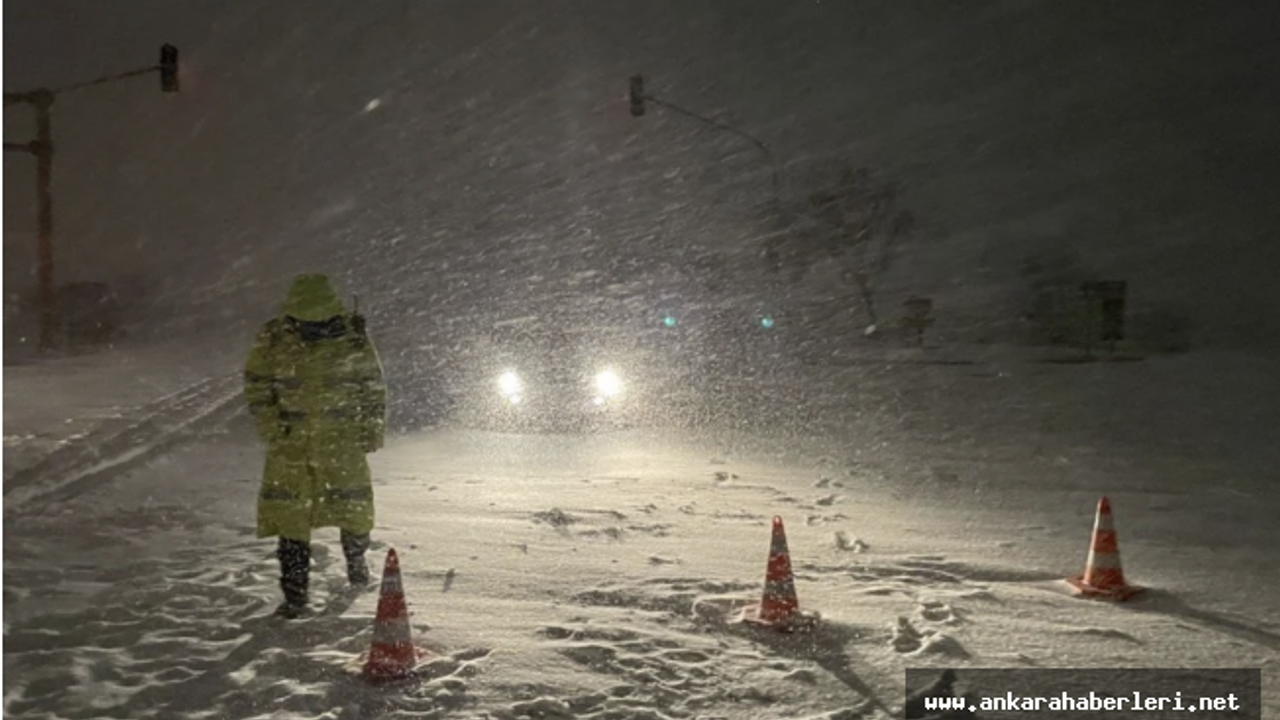 Kar ve tipi nedeniyle Ankara'ya ulaşan birçok yol kapandı