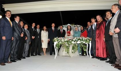 Başbakan Mustafa Ak'ın Oğlunun Nikah Şahidi Oldu