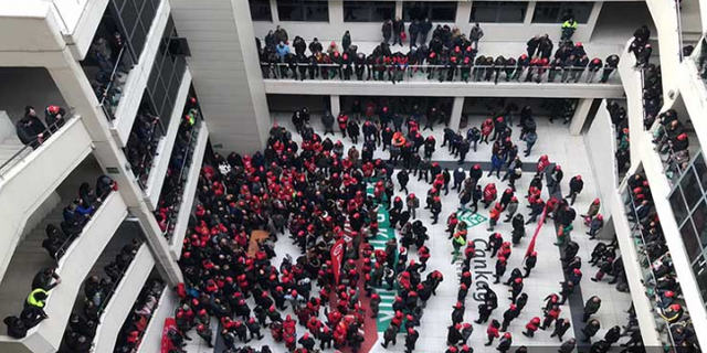 Çankaya Belediyesi işçileri belediye binasında eylem yaptı