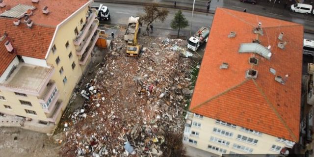Ankara'da patlamada yıkılan bina 60 yıllık bir apartman!