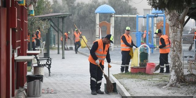 Altındağ Belediyesi ekipleri deprem bölgesinde temizlik yapıyor