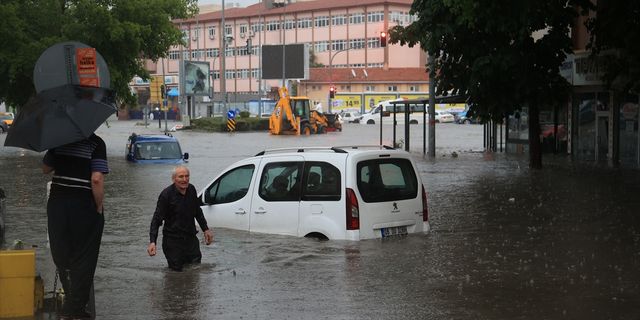 Ankara'da yağış yine sele neden oldu!