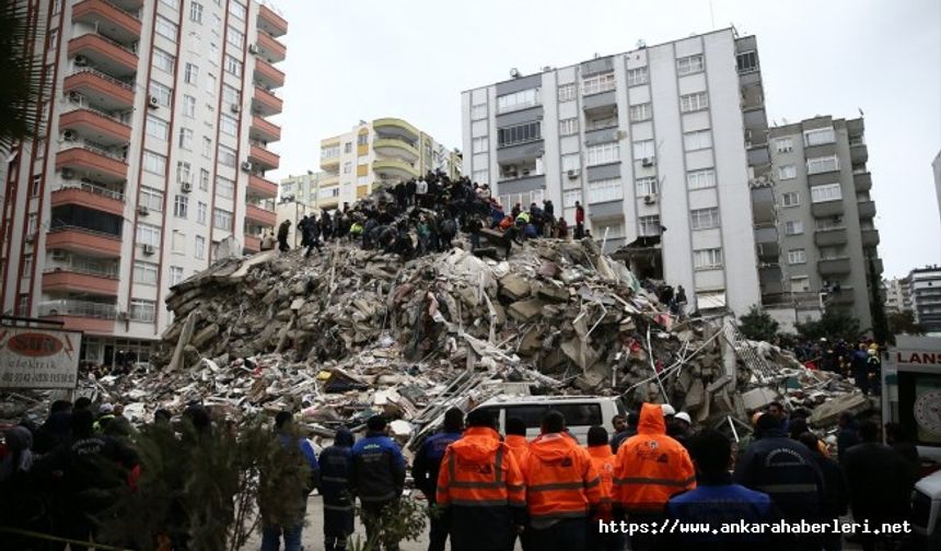 Ankara İtfaiyesi canla başla deprem bölgesinde çalışıyor