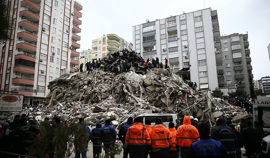 Ankara İtfaiyesi canla başla deprem bölgesinde çalışıyor