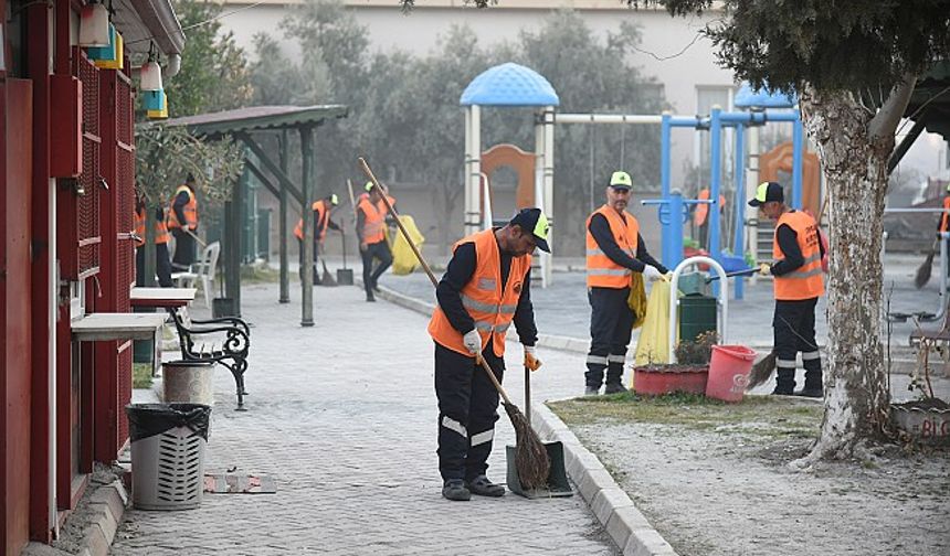 Altındağ Belediyesi ekipleri deprem bölgesinde temizlik yapıyor