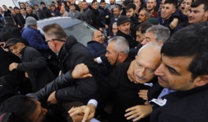 SON DAKİKA! Kemal Kılıçdaroğlu Ankara'da şehit cenazesinde saldırıya uğradı